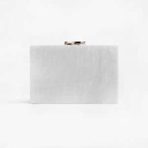 Bolsa de acrílico de color blanco nacarado personalizable.